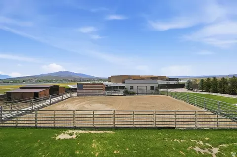 Exterior - 1318 E Abigail Ln, Eagle Mountain, UT 84005 photo 2 of 14