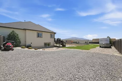 Exterior - 1318 E Abigail Ln, Eagle Mountain, UT 84005 photo 14 of 14