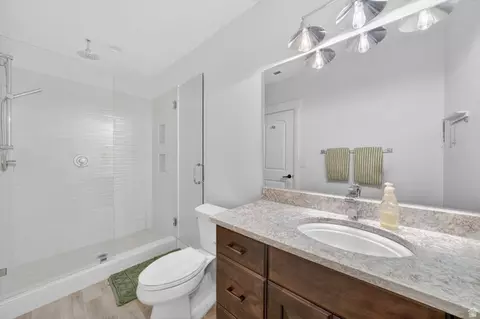 Bath - 1318 E Abigail Ln, Eagle Mountain, UT 84005 photo 4 of 5