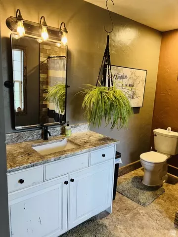 Bath - 5166 W 900 N, Dayton, ID 83232 photo 2 of 5