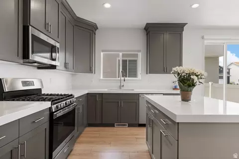 Kitchen - 4722 E Lake Corner Dr, Eagle Mountain, UT 84005 photo 5 of 9