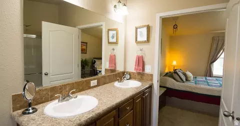 Bath - 523 N 200 E # 13, Loa, UT 84747 photo 4 of 6