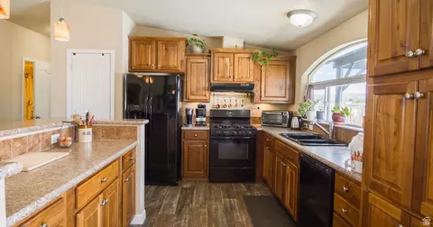 Kitchen - 523 N 200 E # 13, Loa, UT 84747 photo 4 of 4