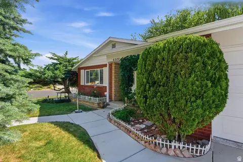 Exterior - 6302 Westridge St, Murray, UT 84107 photo 4 of 5