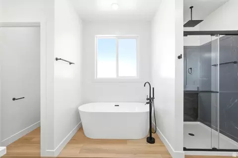 Bath - 2203 E 1800 S #54, Naples, UT 84078 photo 1 of 5