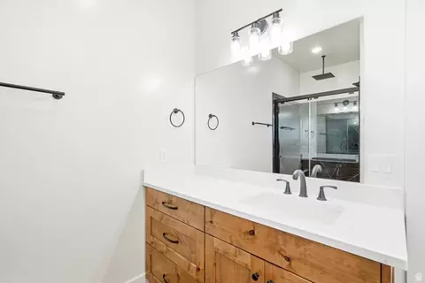 Bath - 2203 E 1800 S #54, Naples, UT 84078 photo 4 of 5