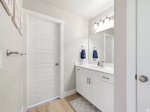 Bath - 4382 E Caspian Ct, Eagle Mountain, UT 84005 photo 3 of 3