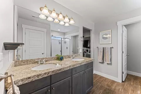Bath - 4693 E Silver Ridge Rd, Eagle Mountain, UT 84005 photo 2 of 4