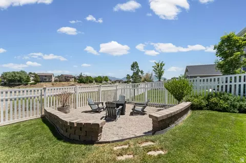 Exterior - 4693 E Silver Ridge Rd, Eagle Mountain, UT 84005 photo 3 of 7
