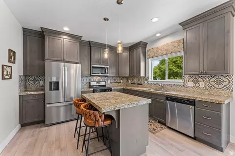 Kitchen - 4693 E Silver Ridge Rd, Eagle Mountain, UT 84005 photo 1 of 3