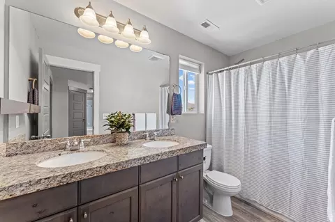 Bath - 4693 E Silver Ridge Rd, Eagle Mountain, UT 84005 photo 4 of 4