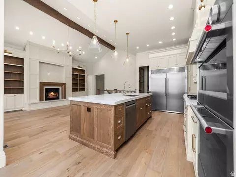 Kitchen - 14717 E Canyon End Dr, Draper, UT 84020 photo 5 of 6