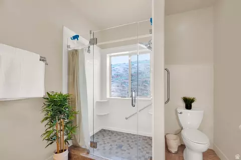 Bath - 1176 E 800 S, Provo, UT 84606 photo 3 of 5