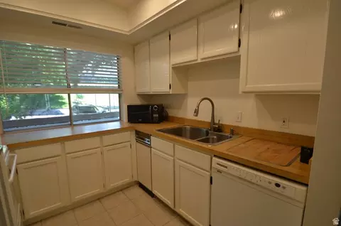Kitchen - 1557 E Waterbury Dr #D, Murray, UT 84121 photo 2 of 3