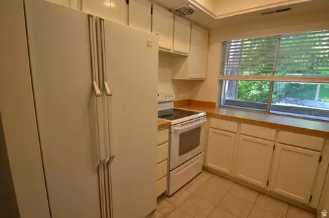 Kitchen - 1557 E Waterbury Dr #D, Murray, UT 84121 photo 3 of 3