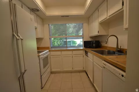 Kitchen - 1557 E Waterbury Dr #D, Murray, UT 84121 photo 1 of 3