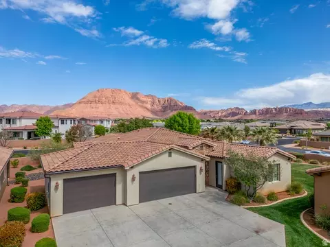 3800 N Paradise Village Dr #3, Santa Clara, UT 84765