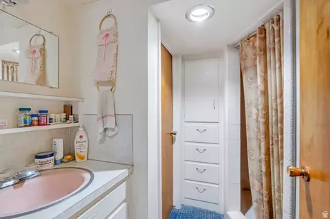 Bath - 634 E 400 N, Orem, UT 84097 photo 3 of 3