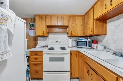 Kitchen - 634 E 400 N, Orem, UT 84097 photo 5 of 5