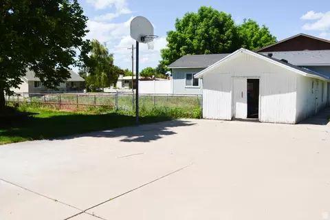 Exterior - 209 E 300 N, Smithfield, UT 84335 photo 4 of 9