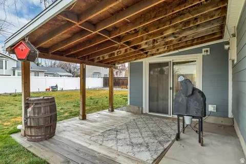 Exterior - 27 W Valley Dr, Murray, UT 84107 photo 8 of 9