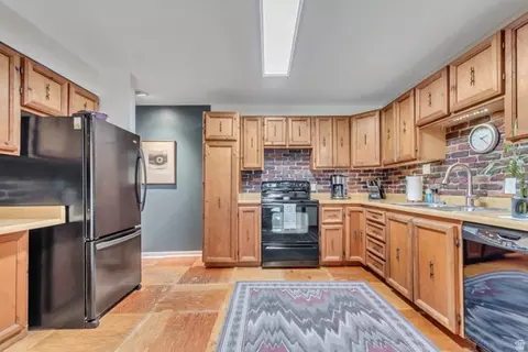 Kitchen - 27 W Valley Dr, Murray, UT 84107 photo 1 of 3