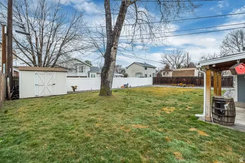 Exterior - 27 W Valley Dr, Murray, UT 84107 photo 7 of 9