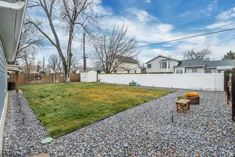 Exterior - 27 W Valley Dr, Murray, UT 84107 photo 6 of 9