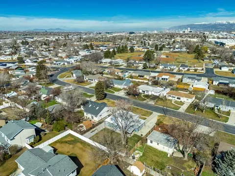 View/Area - 27 W Valley Dr, Murray, UT 84107 photo 7 of 18