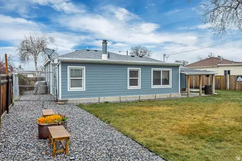 Exterior - 27 W Valley Dr, Murray, UT 84107 photo 5 of 9