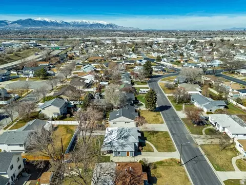 View/Area - 27 W Valley Dr, Murray, UT 84107 photo 8 of 18