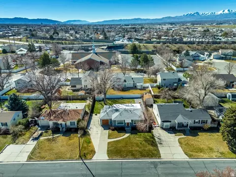 View/Area - 27 W Valley Dr, Murray, UT 84107 photo 2 of 18