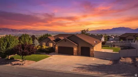 6 W Park Dr, Elk Ridge, UT 84651