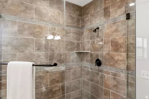 Bath - 3712 E Butterfield Rd, Eagle Mountain, UT 84005 photo 3 of 5