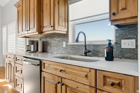 Kitchen - 3712 E Butterfield Rd, Eagle Mountain, UT 84005 photo 3 of 5