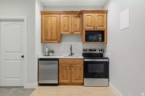 Kitchen - 3712 E Butterfield Rd, Eagle Mountain, UT 84005 photo 5 of 5