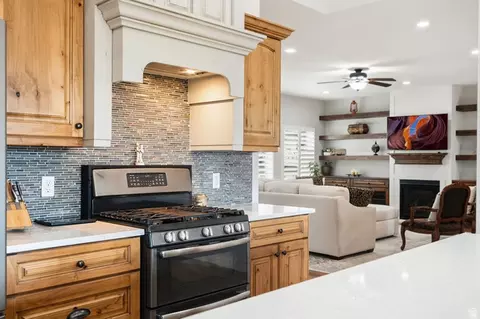 Kitchen - 3712 E Butterfield Rd, Eagle Mountain, UT 84005 photo 4 of 5