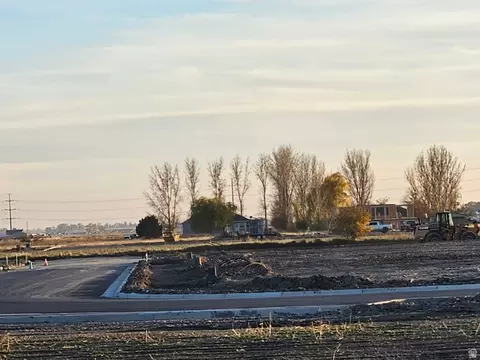 10239 N Vista Ln W #30, Elwood, UT 84337