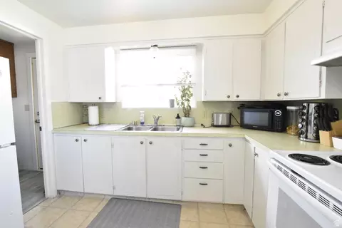 Kitchen - 290 W 600 N, Logan, UT 84321 photo 3 of 8