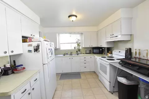 Kitchen - 290 W 600 N, Logan, UT 84321 photo 5 of 8