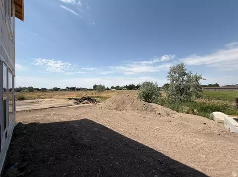 Exterior - 1077 N Summit View Dr W, Harrisville, UT 84404 photo 2 of 3