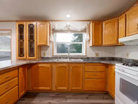 Kitchen - 335 E 100 N, Monroe, UT 84754 photo 3 of 7