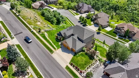 View/Area - 1596 E Millbrook Way S, Bountiful, UT 84010 photo 15 of 26