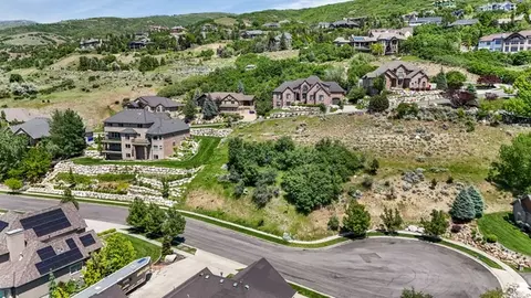 View/Area - 1596 E Millbrook Way S, Bountiful, UT 84010 photo 9 of 26