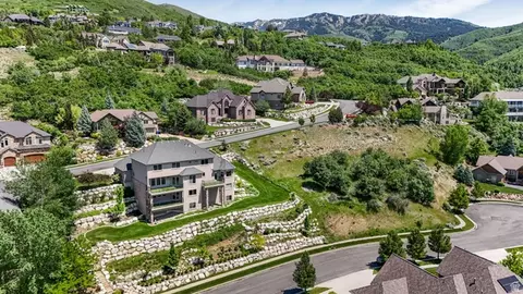 View/Area - 1596 E Millbrook Way S, Bountiful, UT 84010 photo 2 of 26