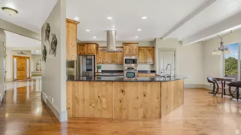 Kitchen - 1596 E Millbrook Way S, Bountiful, UT 84010 photo 3 of 5