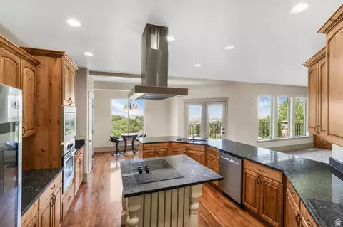 Kitchen - 1596 E Millbrook Way S, Bountiful, UT 84010 photo 5 of 5