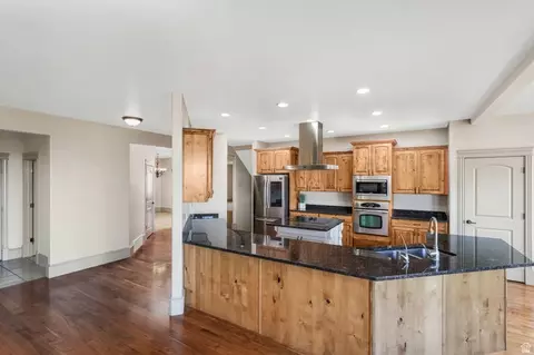 Kitchen - 1596 E Millbrook Way S, Bountiful, UT 84010 photo 4 of 5