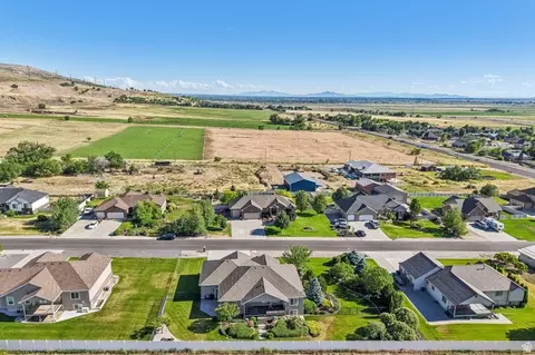 View/Area - 716 W 7950 S, Willard, UT 84340 photo 2 of 6