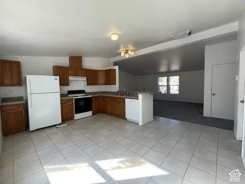 Kitchen - 1430 E Huntcreek Dr, Moab, UT 84532 photo 1 of 2